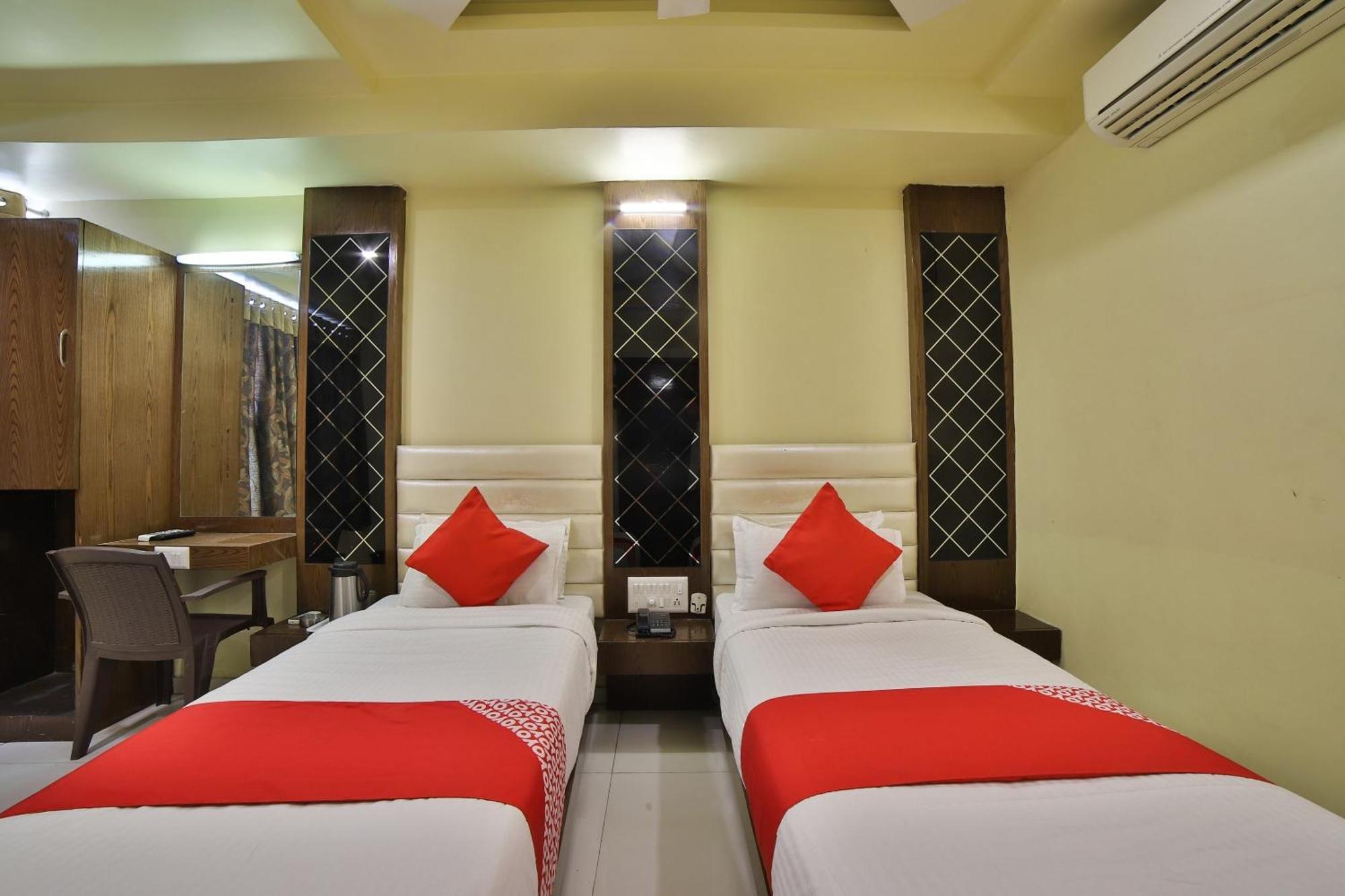 Capital O Kalash Residency Ahmedabad Luaran gambar