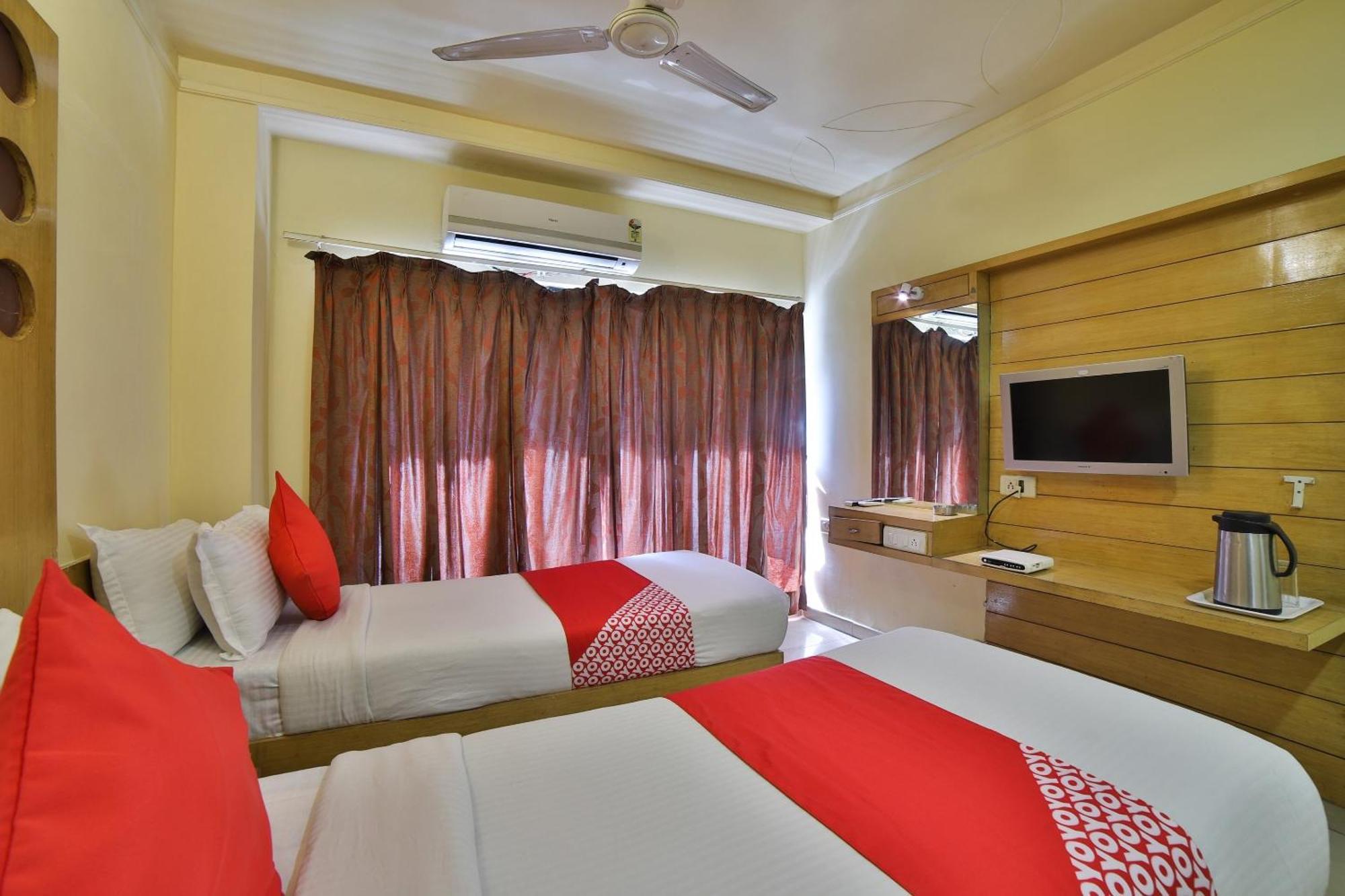 Capital O Kalash Residency Ahmedabad Luaran gambar