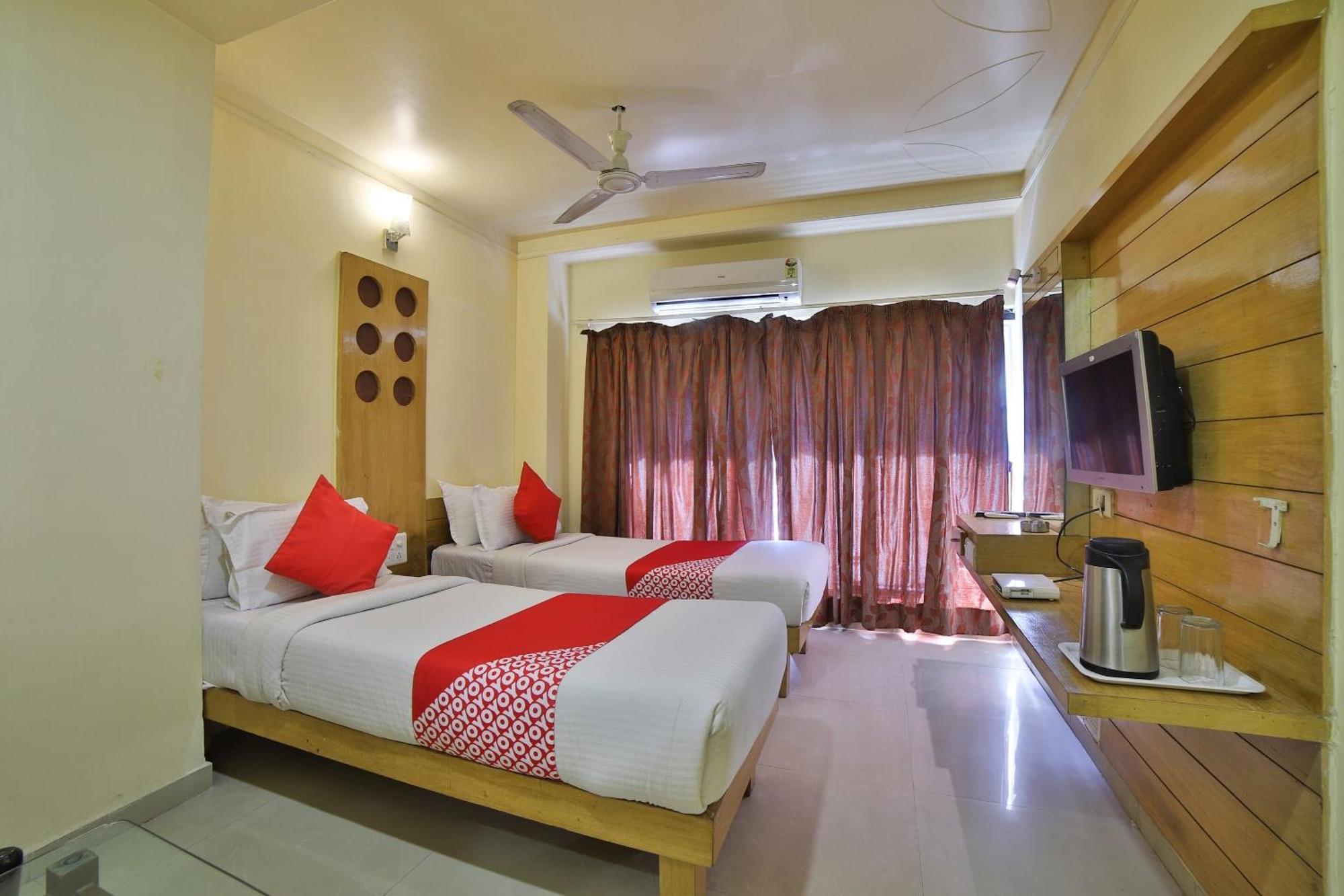 Capital O Kalash Residency Ahmedabad Luaran gambar