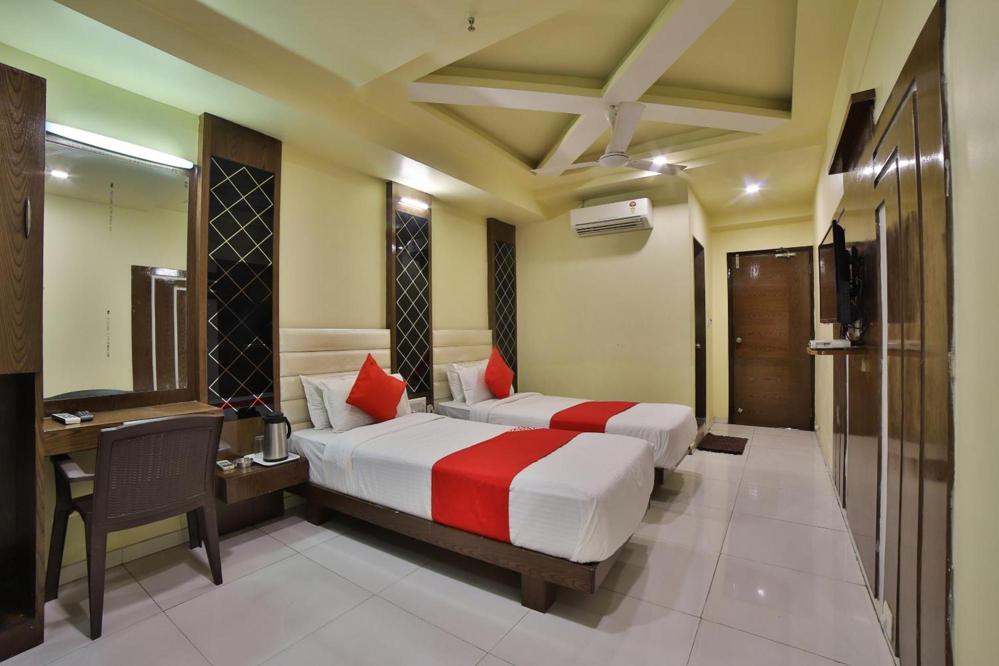 Capital O Kalash Residency Ahmedabad Luaran gambar