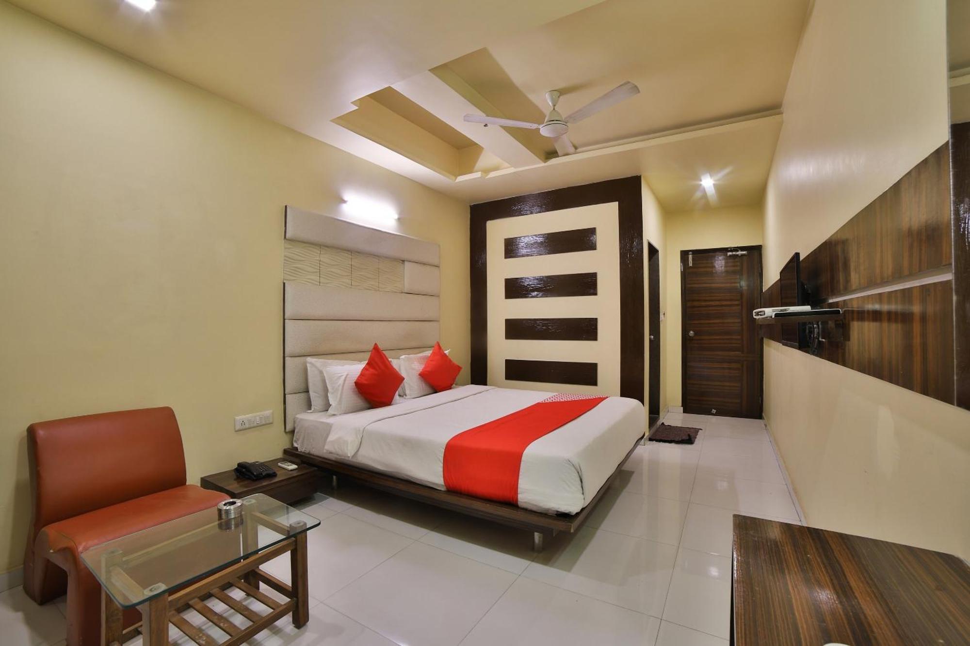 Capital O Kalash Residency Ahmedabad Luaran gambar